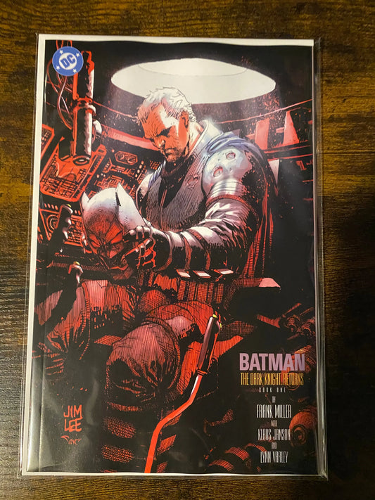 BATMAN THE DARK KNIGHT RETURNS #1 (OF 4) FACSIMILE EDITION CVR C JIM LEE CARD STOCK VAR Amos Comics